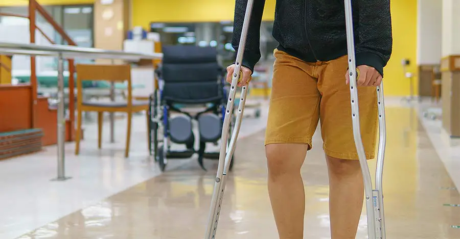 worldcrutches-Walking-With-A-Lisfranc-Foot-Injury