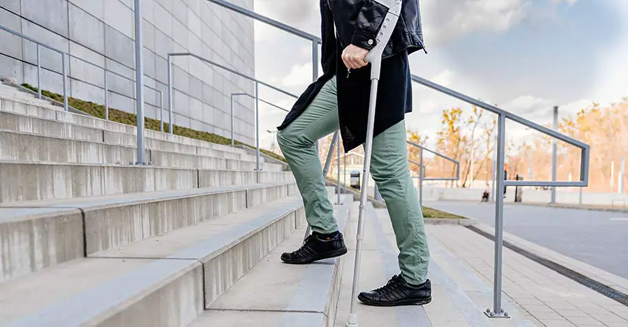 worldcrutches-crutch-on-Stairs