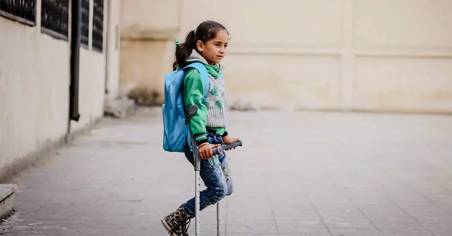 worldcrutches-girls-on-crutches