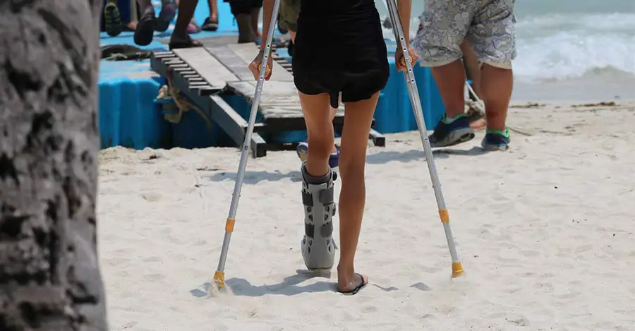 girls-use-crutches-on-beach-worldcrutches
