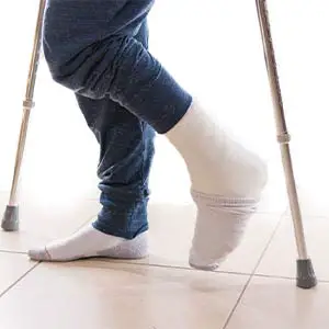 worldcrutches-socks-for-cast