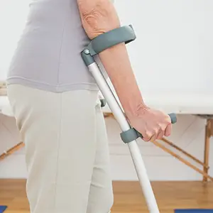 worldcrutches-use-one-crutch